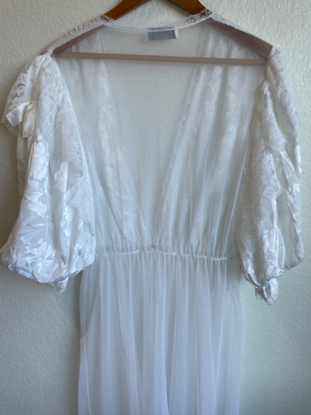 Val Mode Lingerie White Lace-Trim Peignoir • Large - Picture 12 of 14